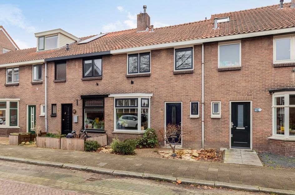 Prins Bernhardstraat 8