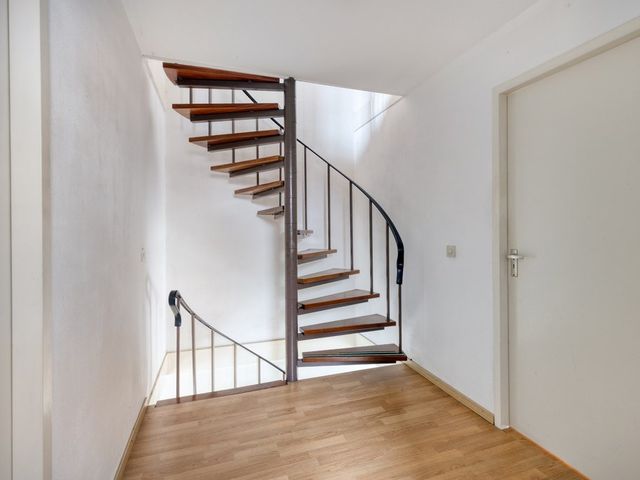 Zwaanwijk 1, Zwijndrecht