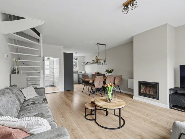 Binnensingel 57, Strijen