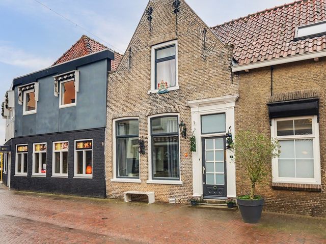 Kerkstraat 3, Strijen