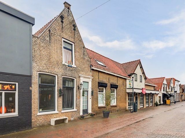 Kerkstraat 3, Strijen