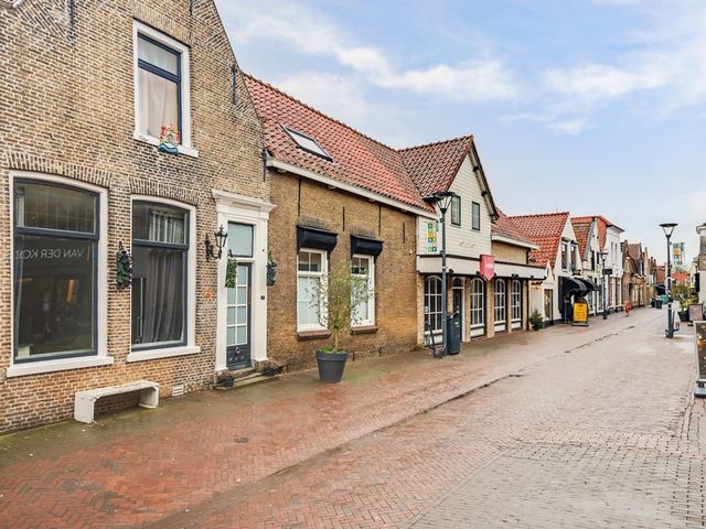 Kerkstraat 3, Strijen