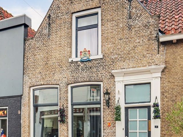 Kerkstraat 3, Strijen