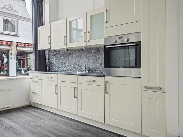 Kerkstraat 3, Strijen