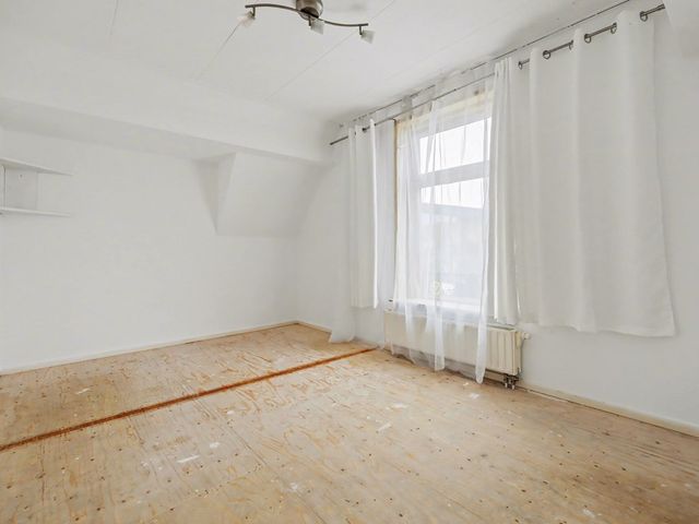 Kerkstraat 3, Strijen