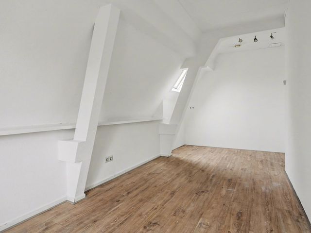Kerkstraat 3, Strijen
