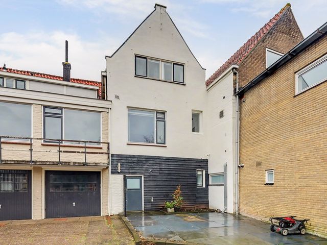 Kerkstraat 3, Strijen