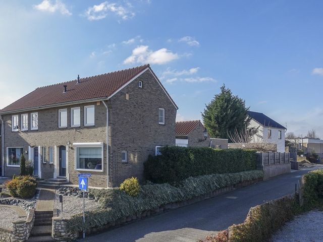 Bovenstraat 6, Limbricht