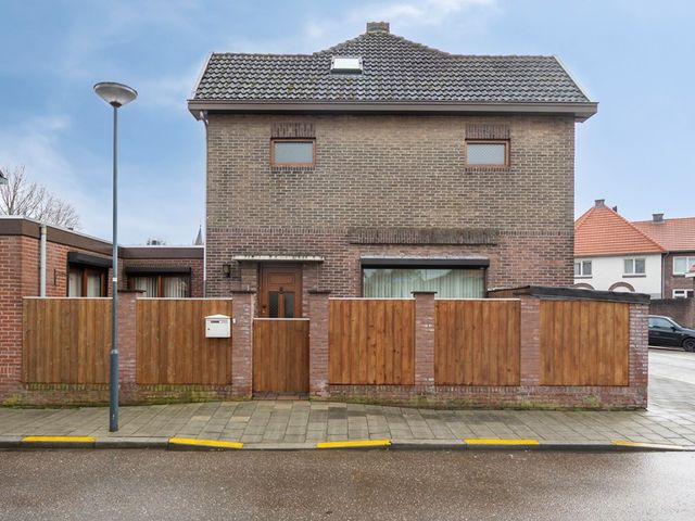 Sint Lambertusstraat 1, Sittard