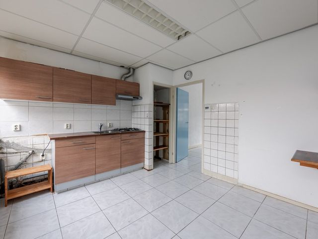 Krúswetter 12, Arum