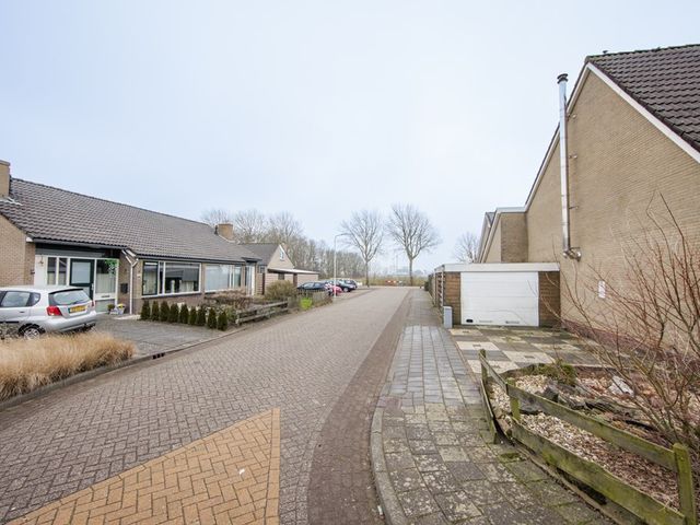 Krúswetter 12, Arum