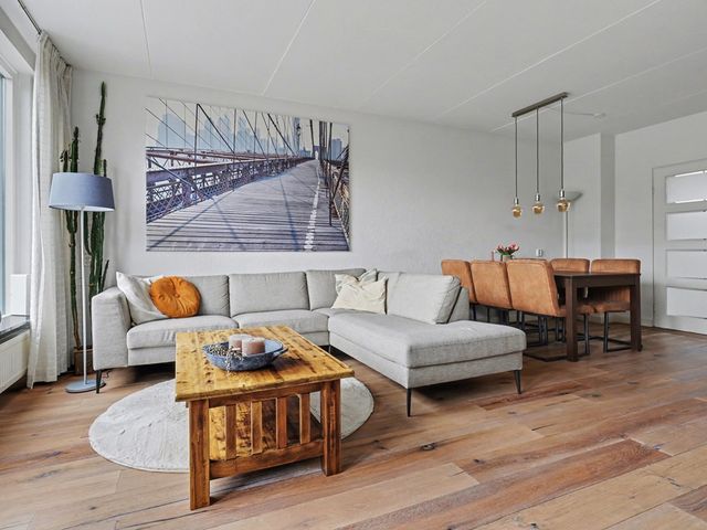 Roerdompstraat 16, Strijen