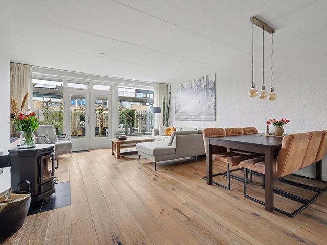 Roerdompstraat 16, Strijen