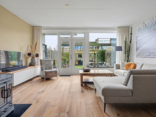 Roerdompstraat 16, Strijen