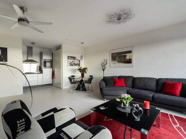 Simon Carmiggelthof 87, 's-Gravenhage