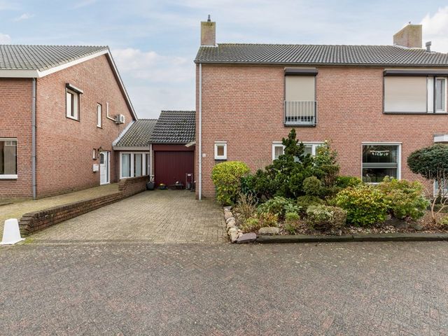 Plataanstraat 10, Echt