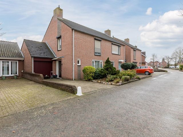 Plataanstraat 10, Echt