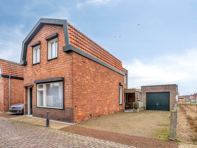 Kerkstraat 25, Clinge