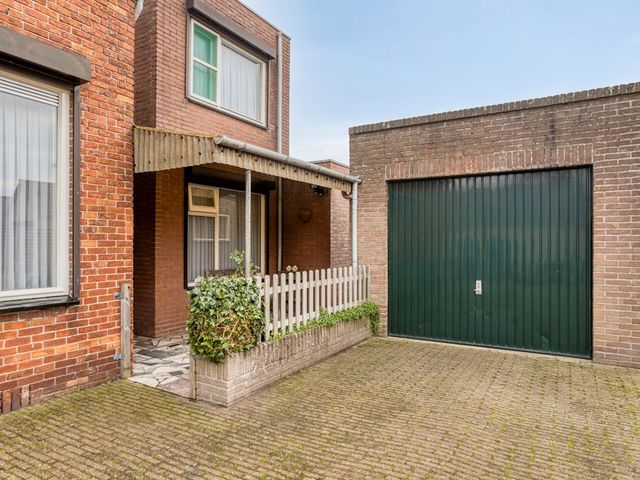 Kerkstraat 25, Clinge