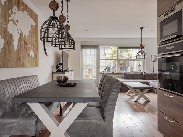 Renoirhof 128, Hoorn