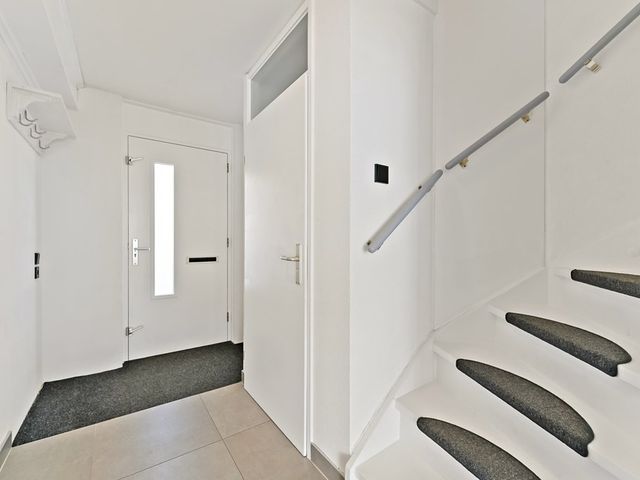 Drie Hoeven 27, Maasland