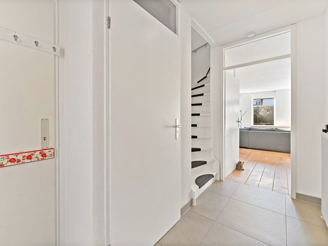 Drie Hoeven 27, Maasland