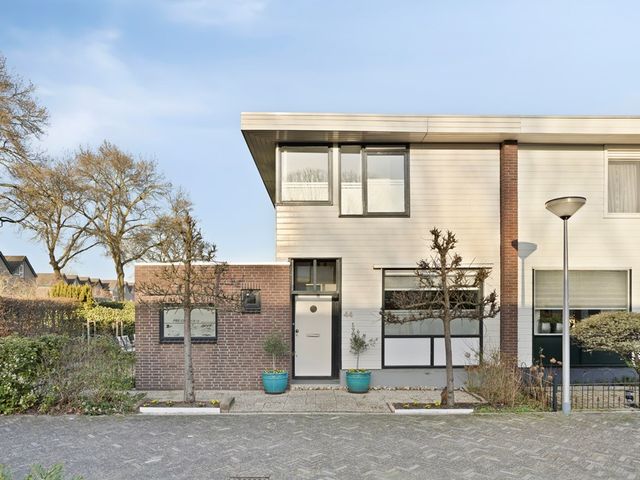 Rondedans 44, Capelle aan den IJssel