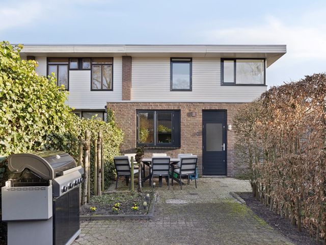 Rondedans 44, Capelle aan den IJssel