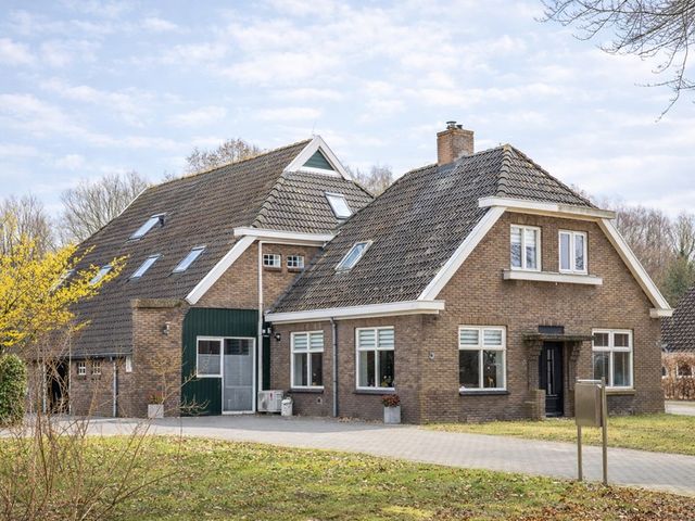 Schoonloërstraat 5, Grolloo