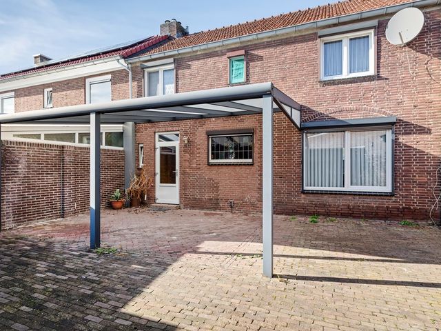 Prinses Irenelaan 25, Reuver