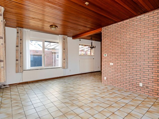 Prinses Irenelaan 25, Reuver