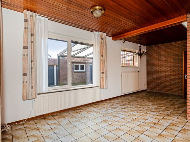 Prinses Irenelaan 25, Reuver