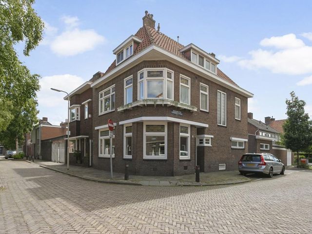 Burgemeester Schoonheijtstraat 44, Roosendaal