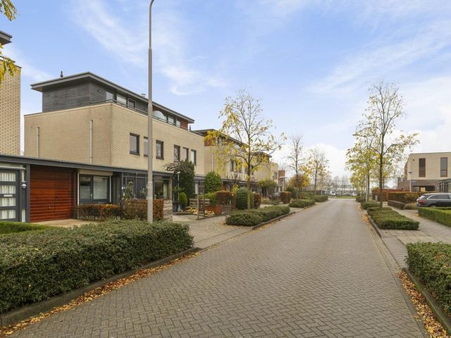 Madeliefberg 10, Roosendaal