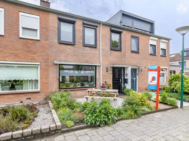 Almarestraat 16, Bunschoten-Spakenburg