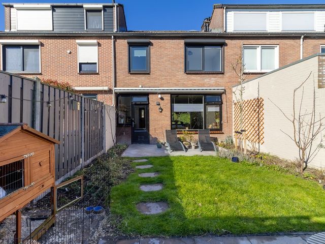 Almarestraat 16, Bunschoten-Spakenburg