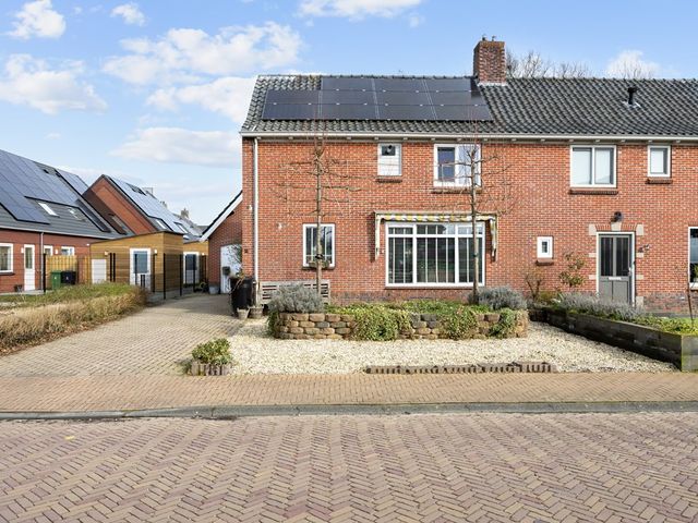 Raadhuisstraat 2, Marum