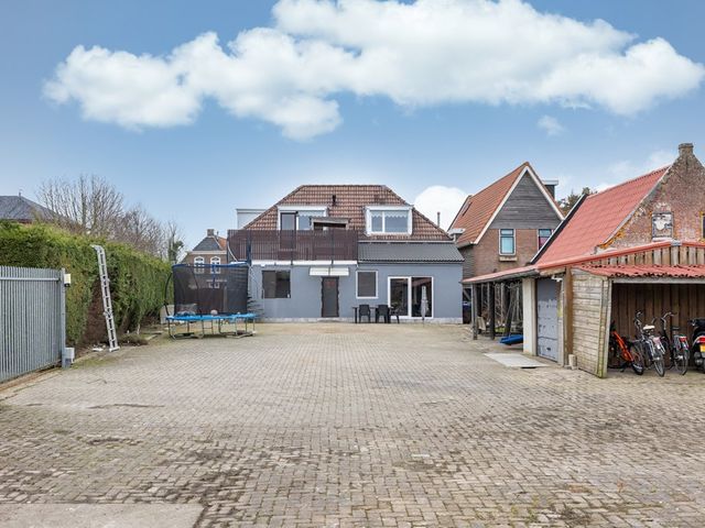 Oosteinde 10, St.-Jacobiparochie