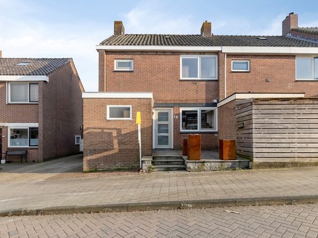 Goudenregenplantsoen 16, Rhenen