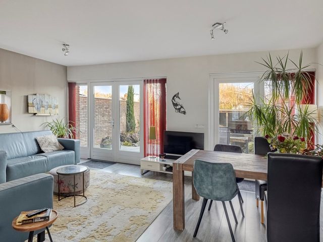 Goudenregenplantsoen 16, Rhenen