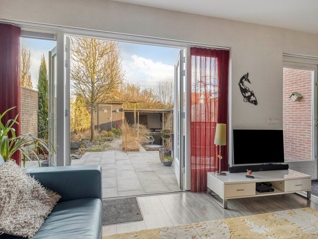 Goudenregenplantsoen 16, Rhenen