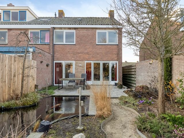 Goudenregenplantsoen 16, Rhenen