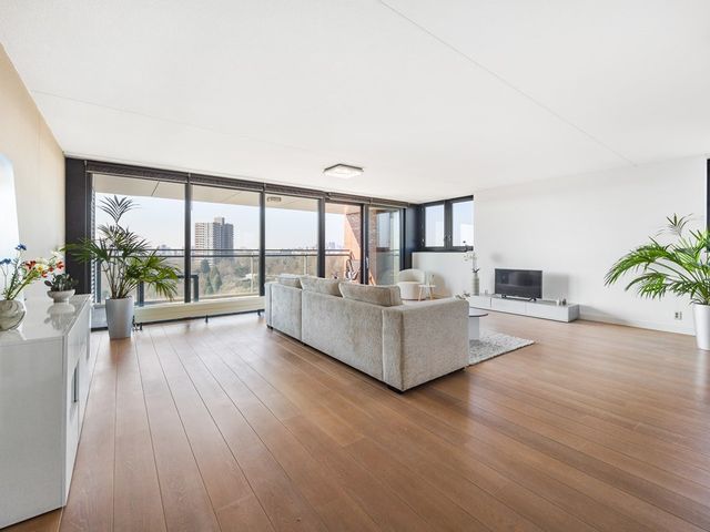 Burg Nederbragtpark 57, Voorburg