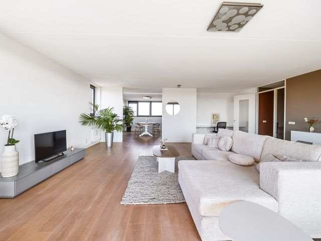 Burg Nederbragtpark 57, Voorburg