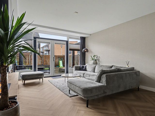 Damaststraat 23, 's-Gravendeel