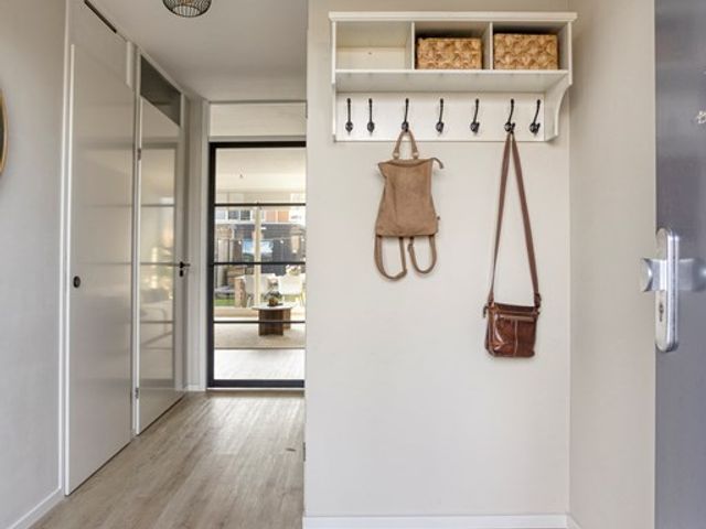 Bras 1, Bunschoten-Spakenburg