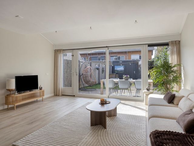 Bras 1, Bunschoten-Spakenburg