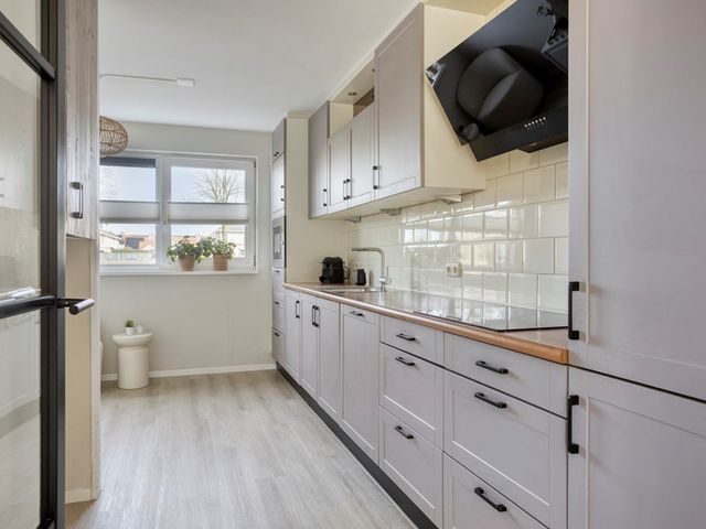 Bras 1, Bunschoten-Spakenburg