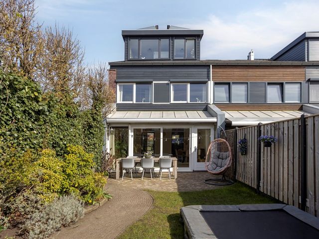 Bras 1, Bunschoten-Spakenburg