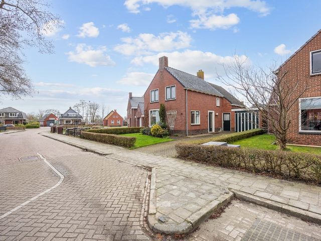 Perastraat 22, Doezum